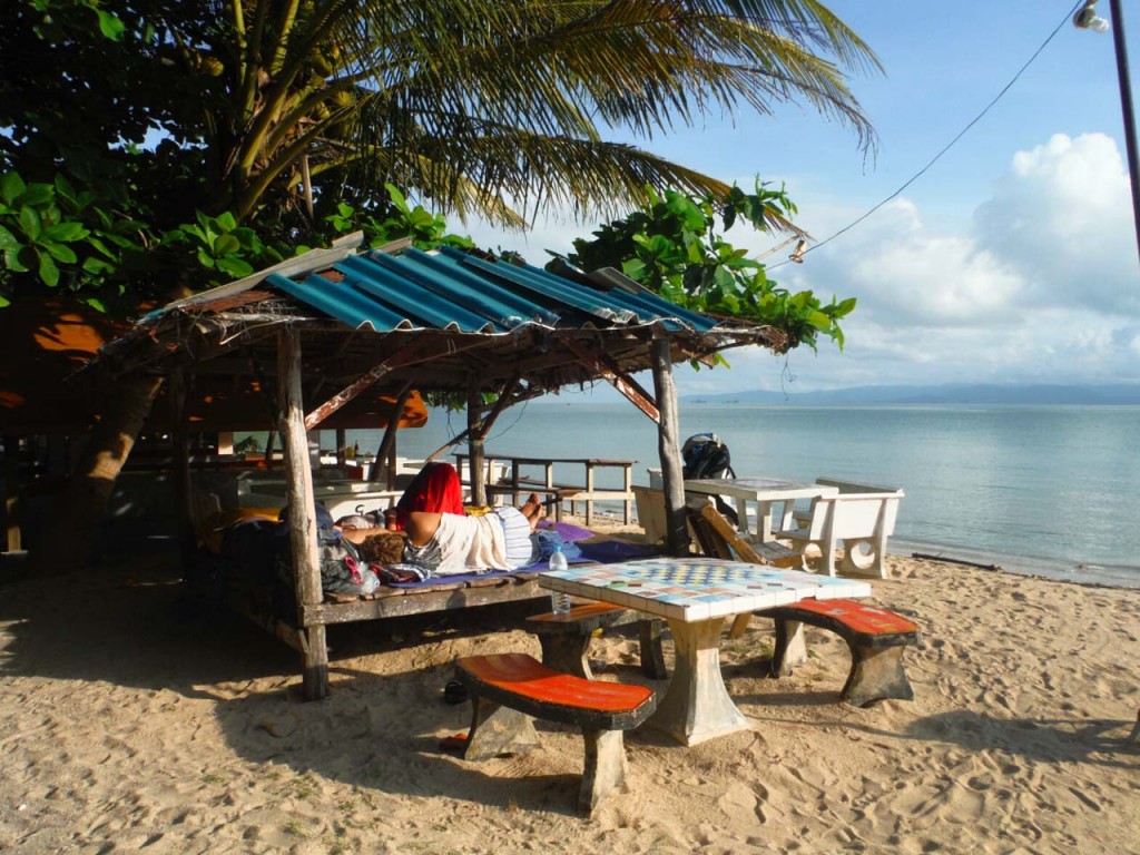 Nocleg na plaży pod restauracją